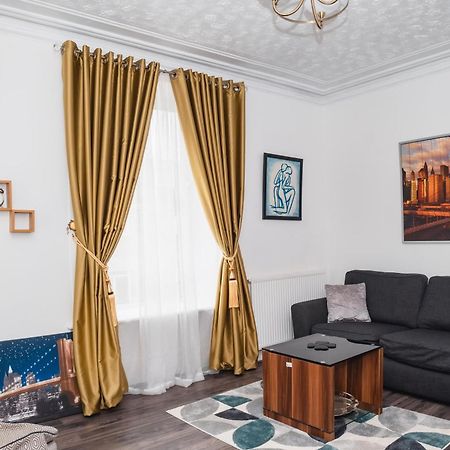 Entire Fabulous 2Bedroom First Floor Flat Located Within Close Proximity To City Centre & University Of Aberdeen With Private Parking Luaran gambar