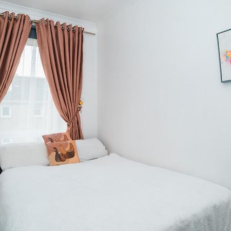 Entire Fabulous 2Bedroom First Floor Flat Located Within Close Proximity To City Centre & University Of Aberdeen With Private Parking Luaran gambar