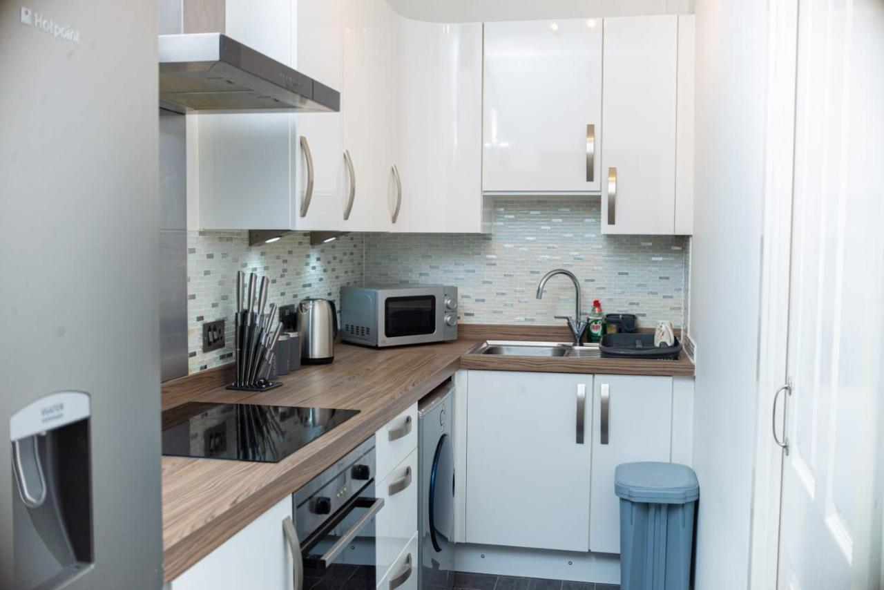 Entire Fabulous 2Bedroom First Floor Flat Located Within Close Proximity To City Centre & University Of Aberdeen With Private Parking Luaran gambar