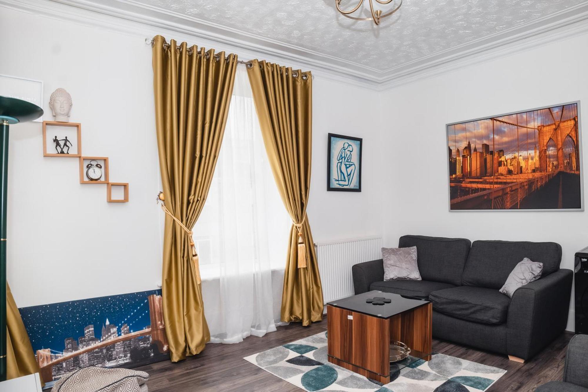 Entire Fabulous 2Bedroom First Floor Flat Located Within Close Proximity To City Centre & University Of Aberdeen With Private Parking Luaran gambar