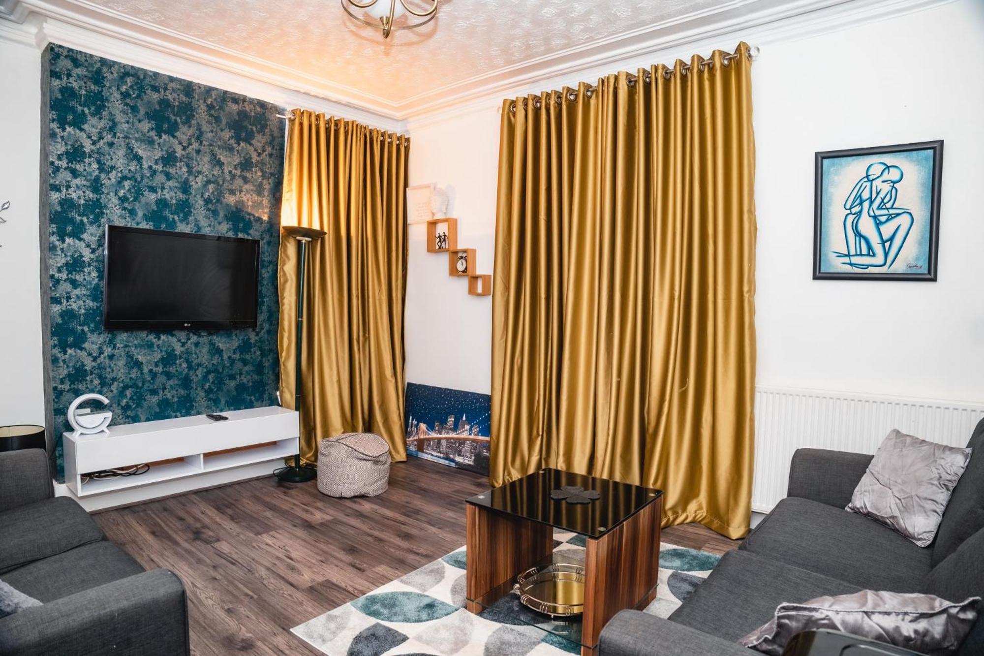 Entire Fabulous 2Bedroom First Floor Flat Located Within Close Proximity To City Centre & University Of Aberdeen With Private Parking Luaran gambar