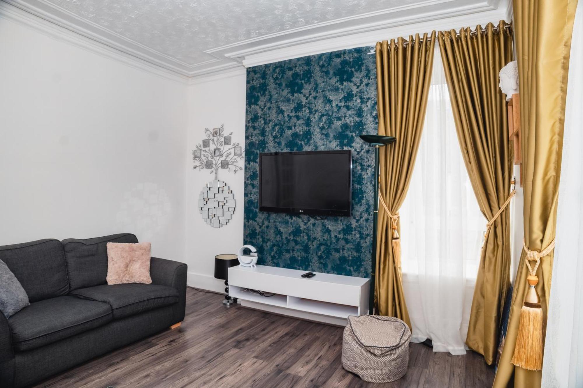 Entire Fabulous 2Bedroom First Floor Flat Located Within Close Proximity To City Centre & University Of Aberdeen With Private Parking Luaran gambar
